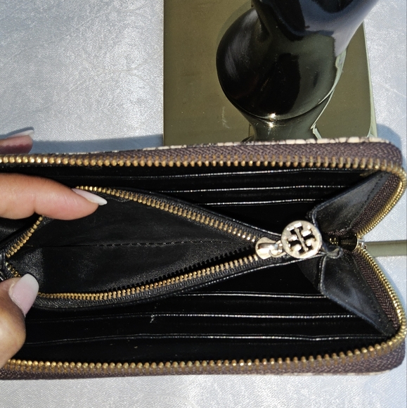 EUC Tory Burch Snakeskin Embossed Leather Zip Wallet - Picture 4 of 6